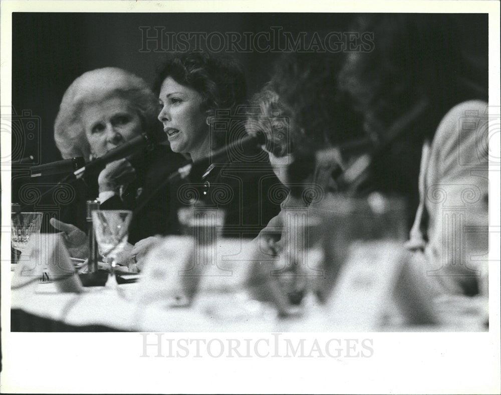 1988 Press Photo Evelyn Echols/International Hotel Schools/Terry Savage/Business - Historic Images