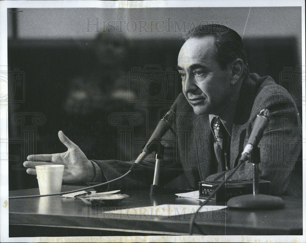 1976 Press Photo DR. MARTIN SCHWARTZ SPEAKS AGAINST MARIJUANA - Historic Images