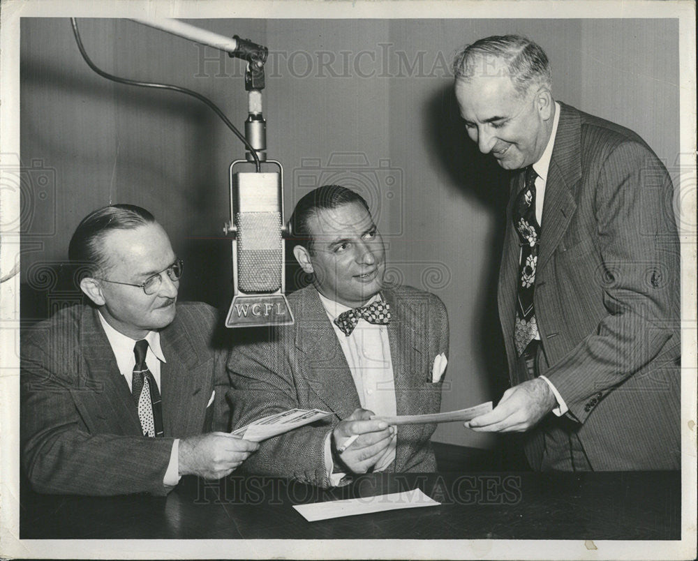 1949 Press Photo IRV KUPCINET AMERICAN NEWSPAPER COLUMNIST CHICAGO SUN-TIMES - Historic Images