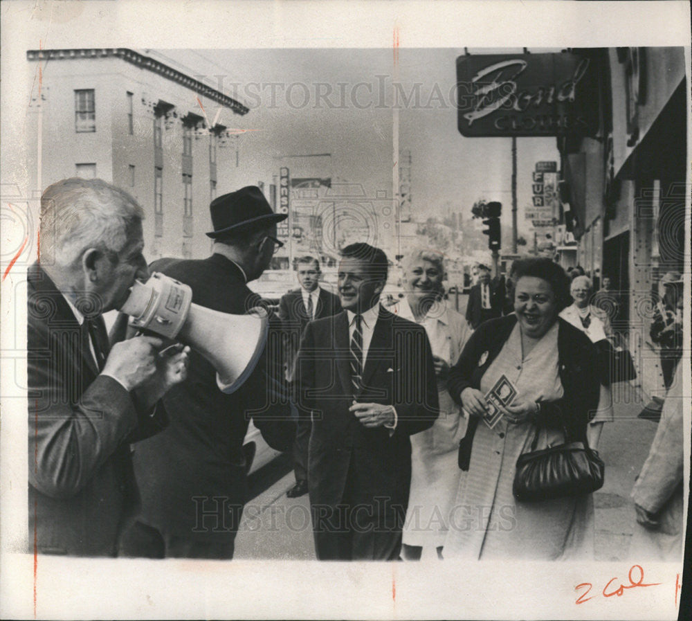 1964 Press Photo Senator Paul Douglas invites people to meet Gov. Otto Kerner - Historic Images