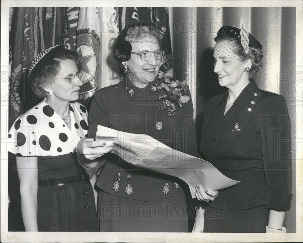 1954 Press Photo Timothy Sullivan Omar McMackin Legion Auxiliary Meeting - Historic Images