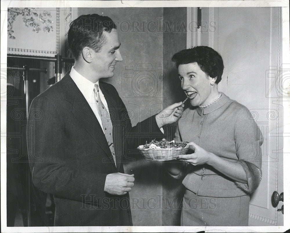 1954 Press Photo Mr Mrs Elmer Rich Members Of Junior League Held A Party Astor - Historic Images