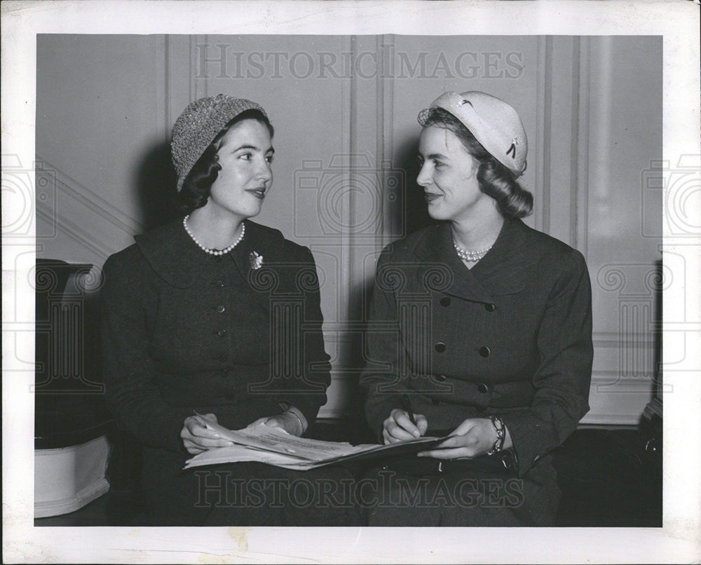 1952 Press Photo Mrs. Richard A. Rice Jr. &amp; Mrs. Potter H. Carroll,Boys Shelter - Historic Images