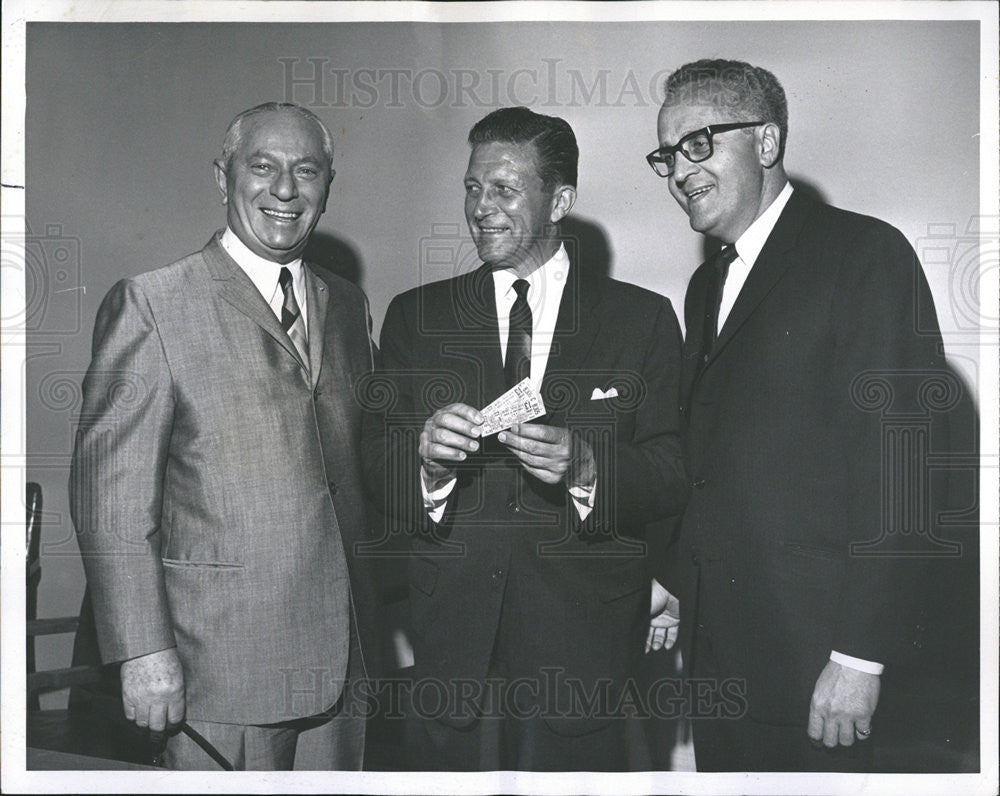 1970 Press Photo Leo Nelson Archbishop Chairman Organize Lawndale Community - Historic Images