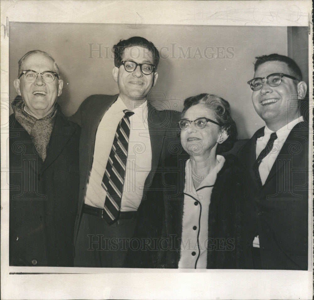 1963 Press Photo Frederic L. Pryor Reunites with relatives at New York Airport - Historic Images