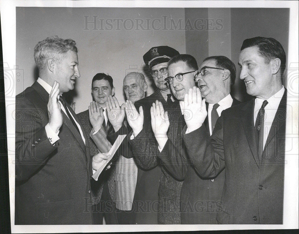 1960 Press Photo LT. JOHN J. NELLIGAN DIRECTOR PERSONAL SWEARING - Historic Images