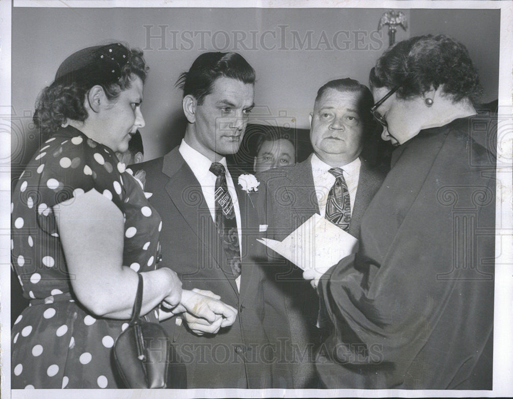 1955 Press Photo Standing before Criminal Court Judge B. Fain Tucker and Edward - Historic Images