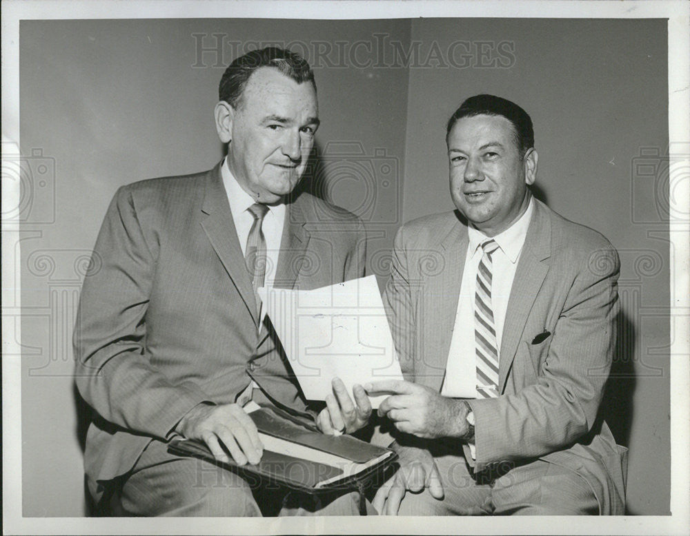 1961 Press Photo William Reilly, Chicago manager of Labor Relations - Historic Images