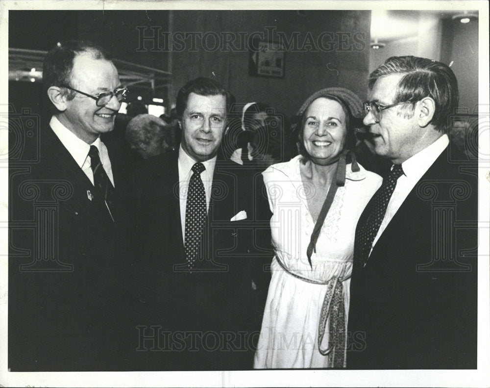 1982 Press Photo Olov Isaksson, Mr and Mrs Arne Thoren and Victor Danilov - Historic Images