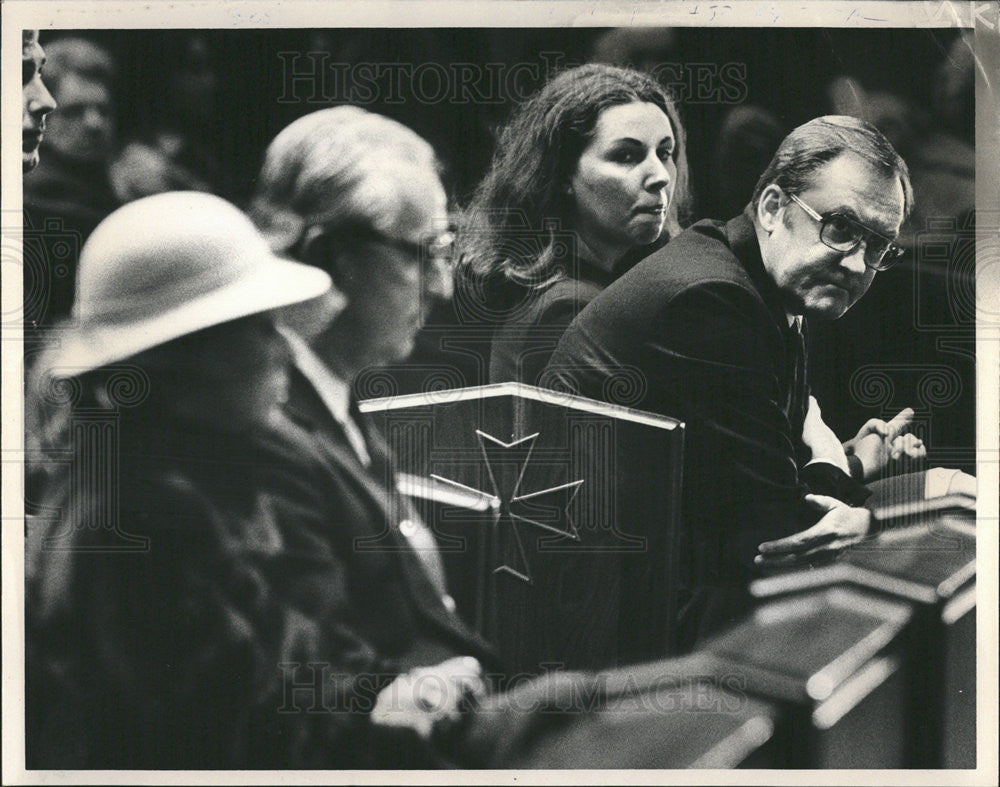 1981 Press Photo Governor Thompson Wife Jayne Holy Name Cathedral Pope Mass - Historic Images