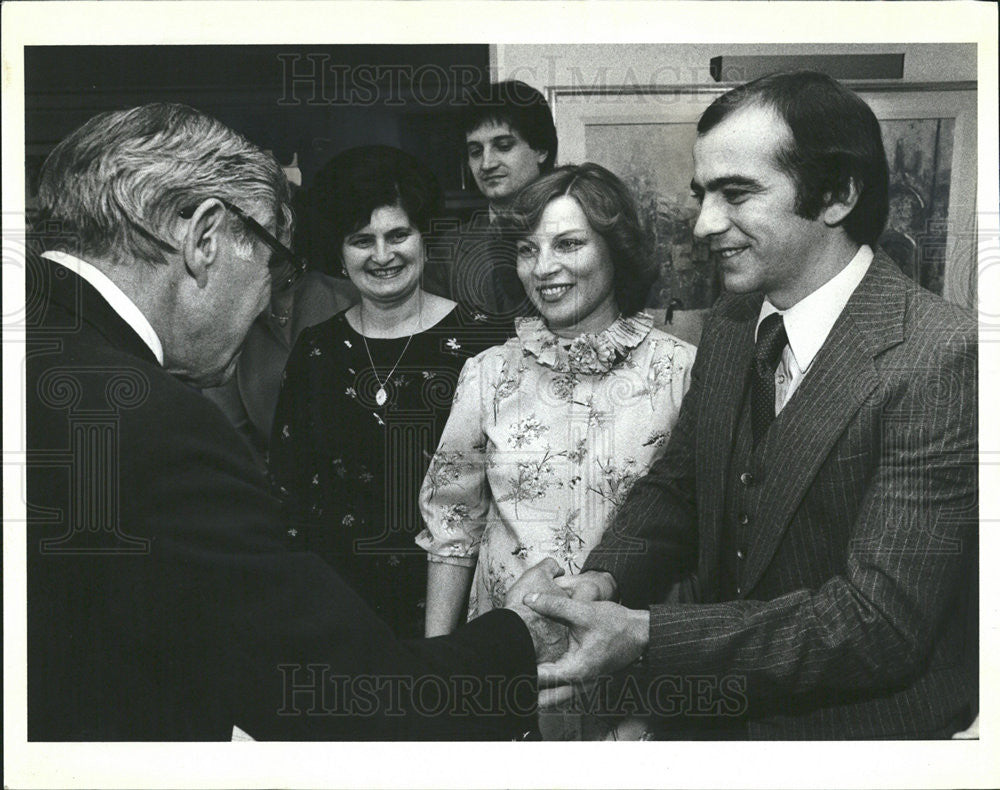 1982 Press Photo Olga Toth Marry Vasile Subici Supreme Court Justice Seymour - Historic Images