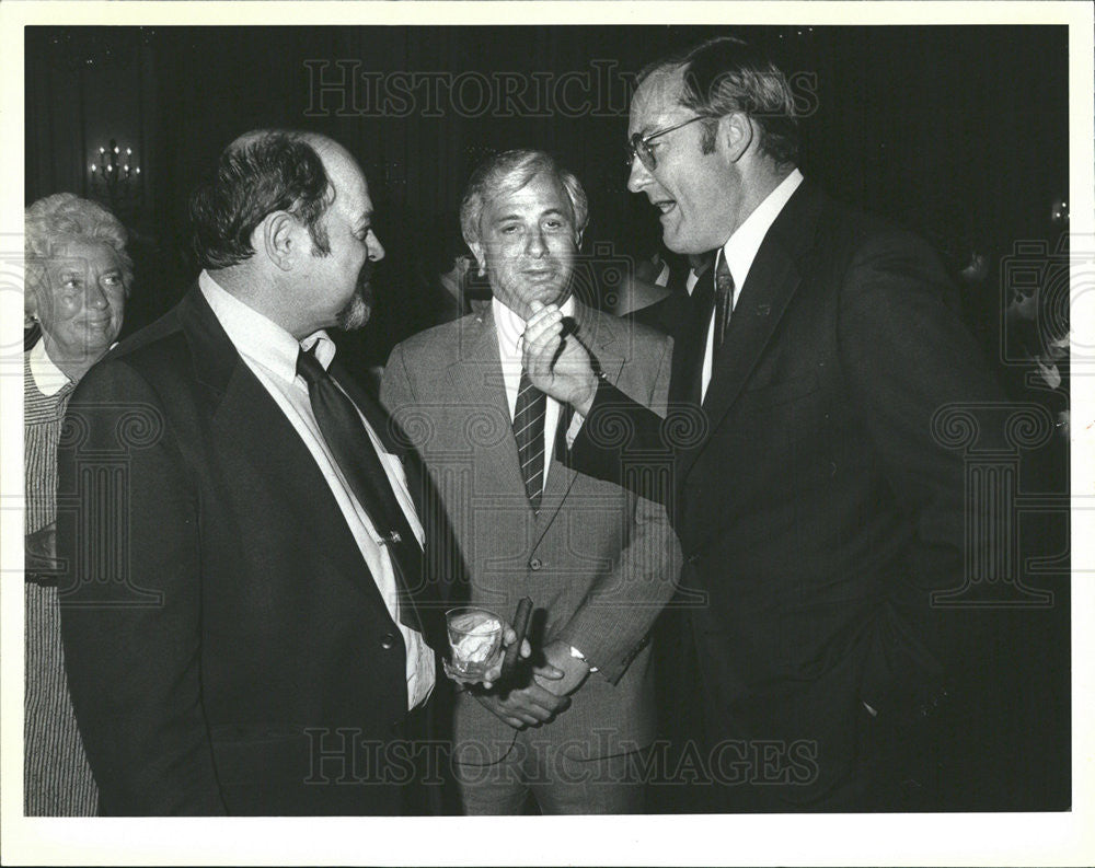 Press PhotoSen. Don Totten, Gov. James Thompson &amp; Nofziger - Historic Images