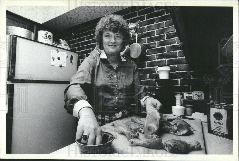 1982 Press Photo Connie Tosheff Turkish Cuisine - Historic Images