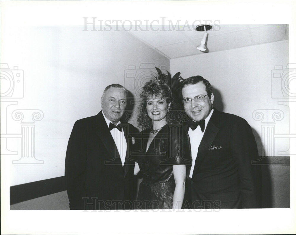 Undated Press Photo Entertainment Tonight Mary Hart Interview Frank Sinatra Son - Historic Images