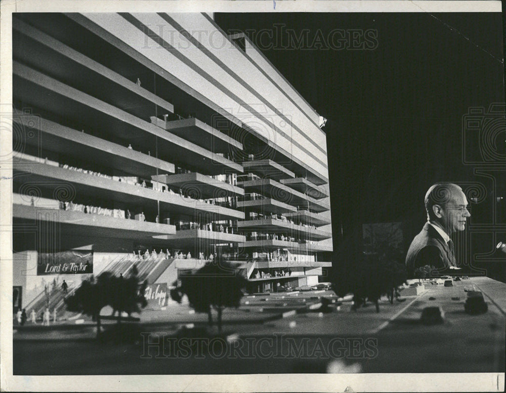 1971 Press Photo Gerald Sivage Marshall Field &amp; Company Executive - Historic Images