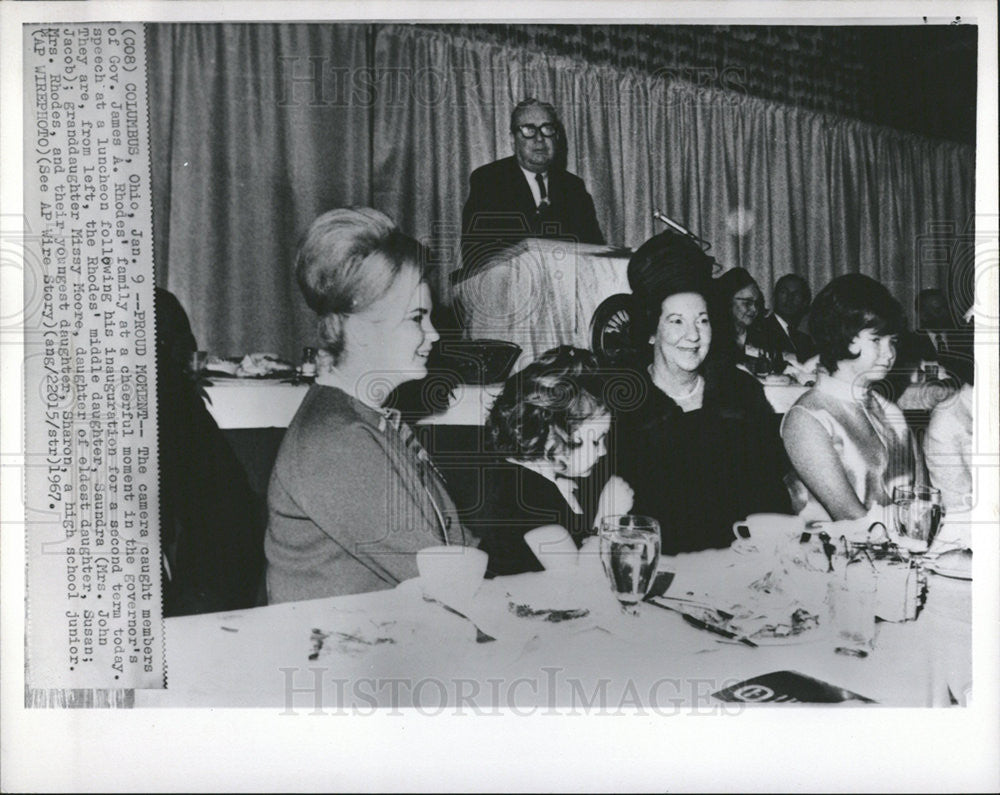 1967 Press Photo Governor James A Rhodes Republican politician Family Members - Historic Images