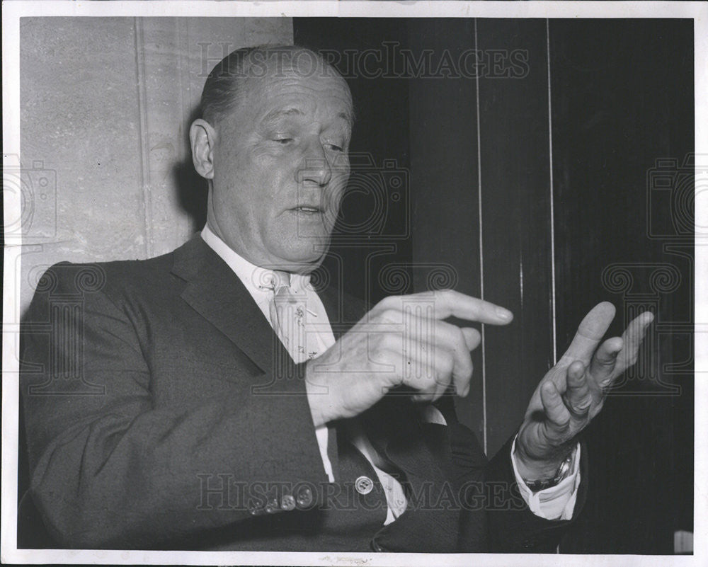 1958 Press Photo Elmer Rhoden National Theater Incorporated President Candids - Historic Images