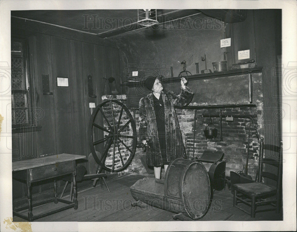 1947 Press Photo Paul Revere Old House Boston Massachusetts Kitchen - Historic Images