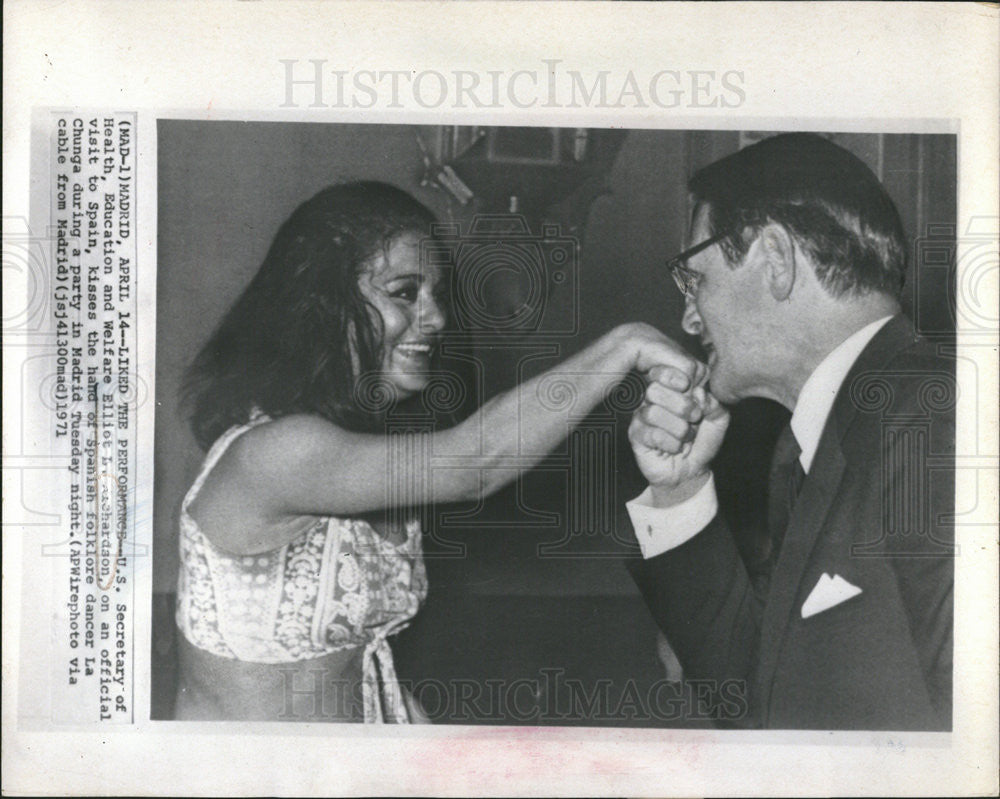 1971 Press Photo Secretary Health Education Welfare Elliot Richardson Spain - Historic Images