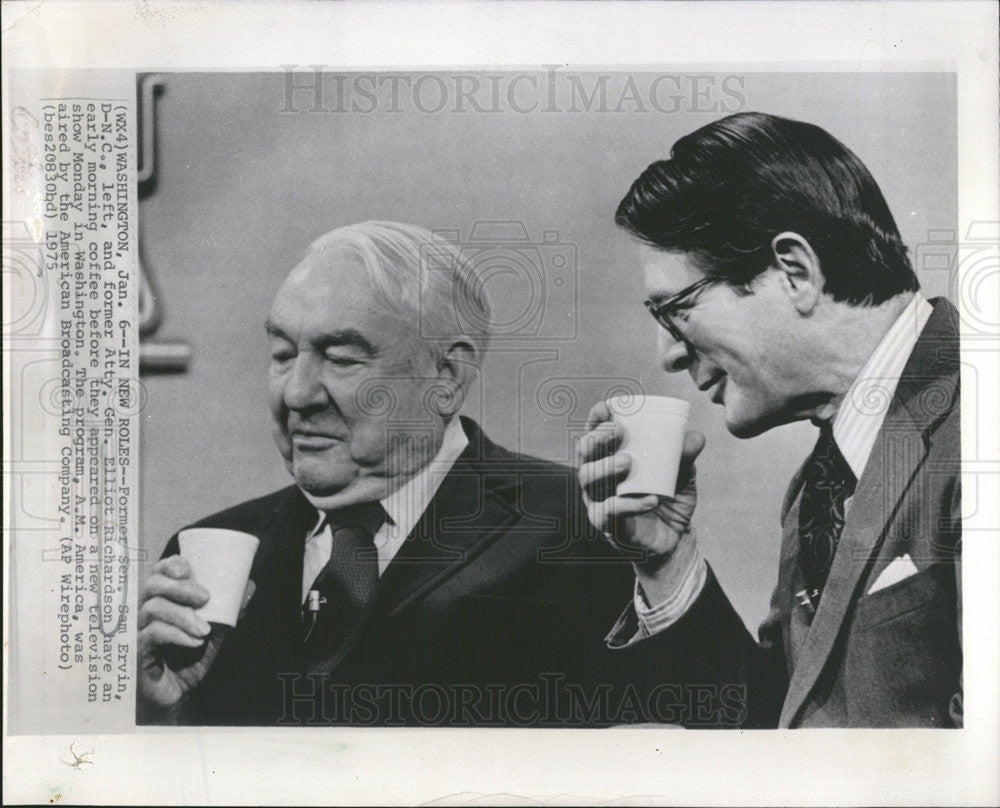 1975 Press Photo Former Atty Gen. Elliot Richardson &amp; Fomer Sen. Sam Ervin - Historic Images