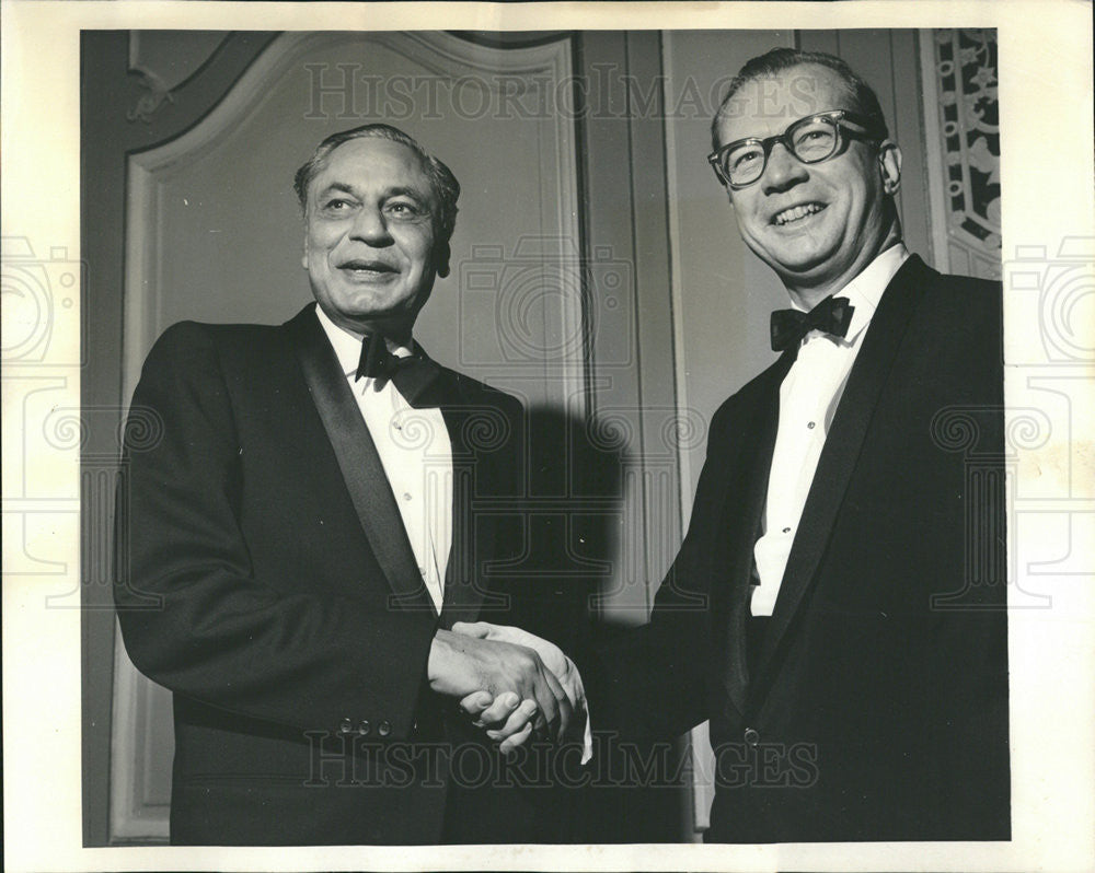 1963 Press Photo Braj Kumar, Ambassador of India greeted by Rudy L. Ruggles - Historic Images