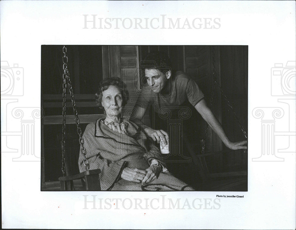 1985 Press Photo Fern Persons American Actress Levitation Stage Play - Historic Images