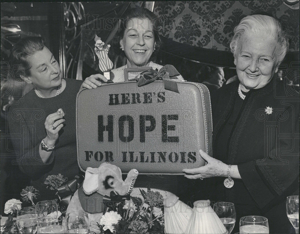 1965 Press Photo Mrs Loyal Davis Blue Ribbon Sendoff - Historic Images