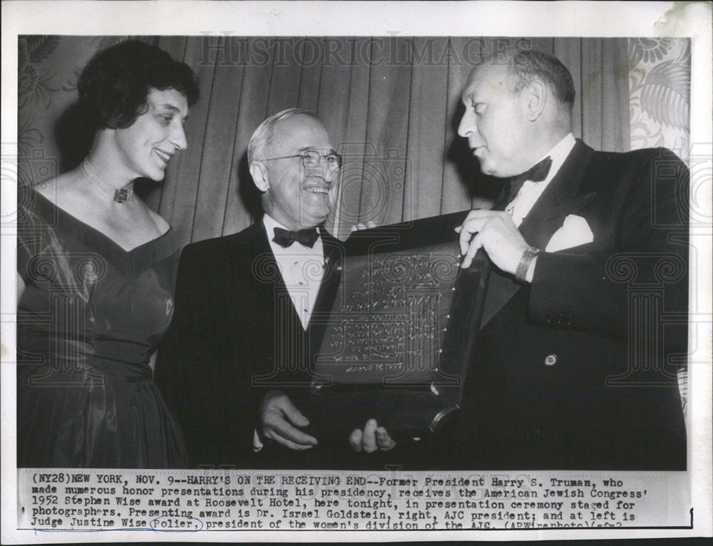 1963 Press Photo Judge Justine Wise Polier present award to Pres. Harry Truman - Historic Images