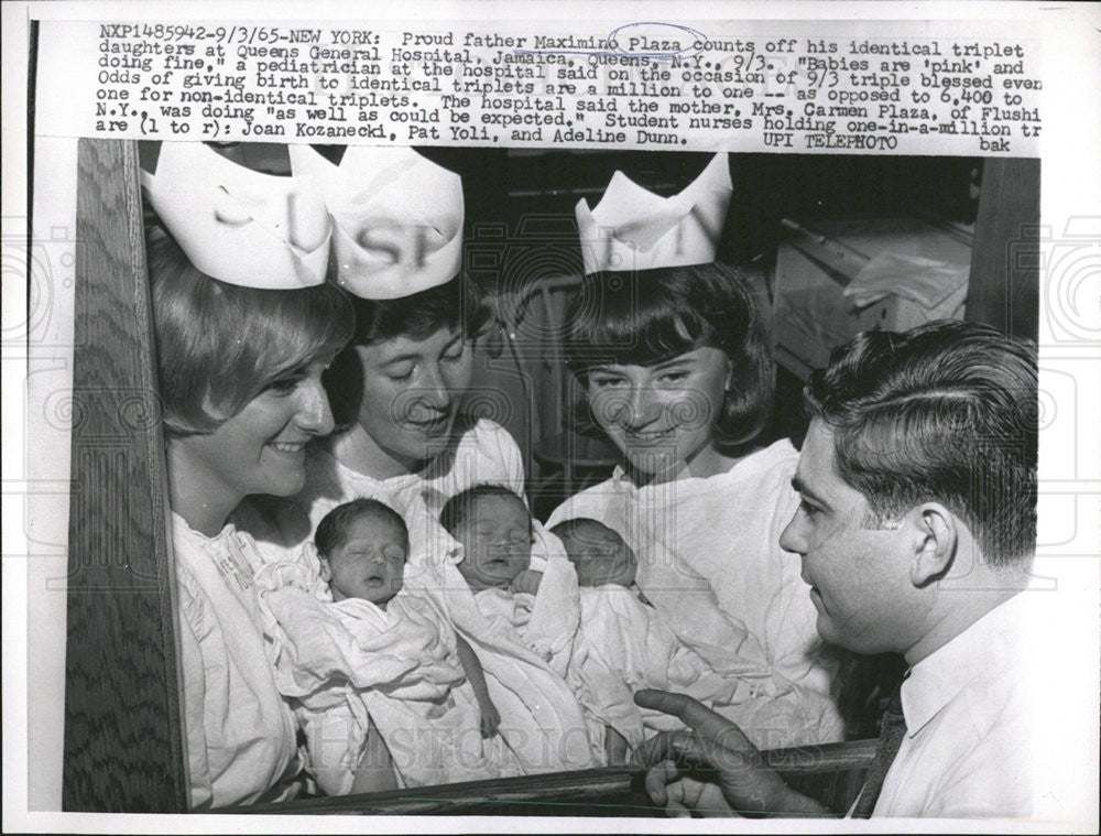 1965 Press Photo Maximino Plaza Proud Father - Historic Images