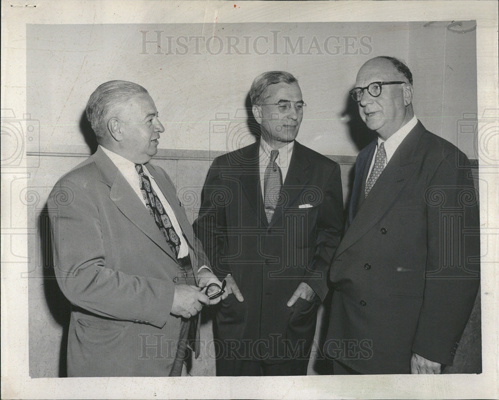 1951 Press Photo Michael Mulcahy with Atty. Francis Coyla and Atty. EJ Hennessey - Historic Images