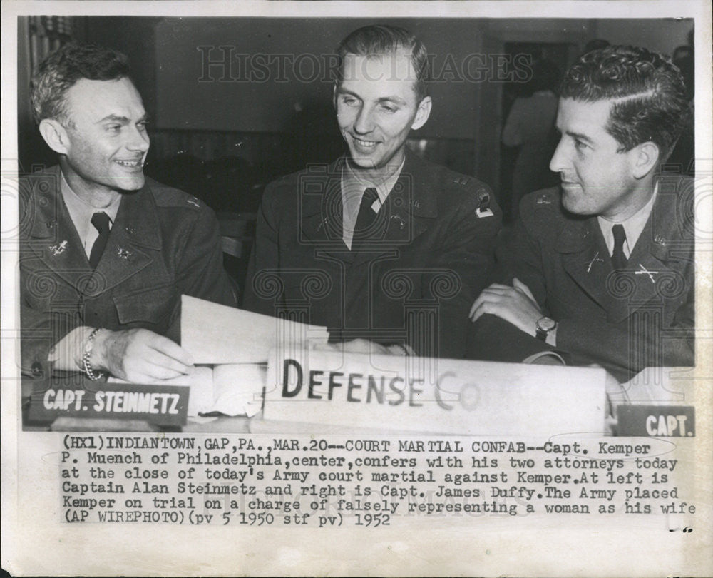 1952Press Photo Capt. Kemper Muench confers with his two attorneys at Army Court - Historic Images