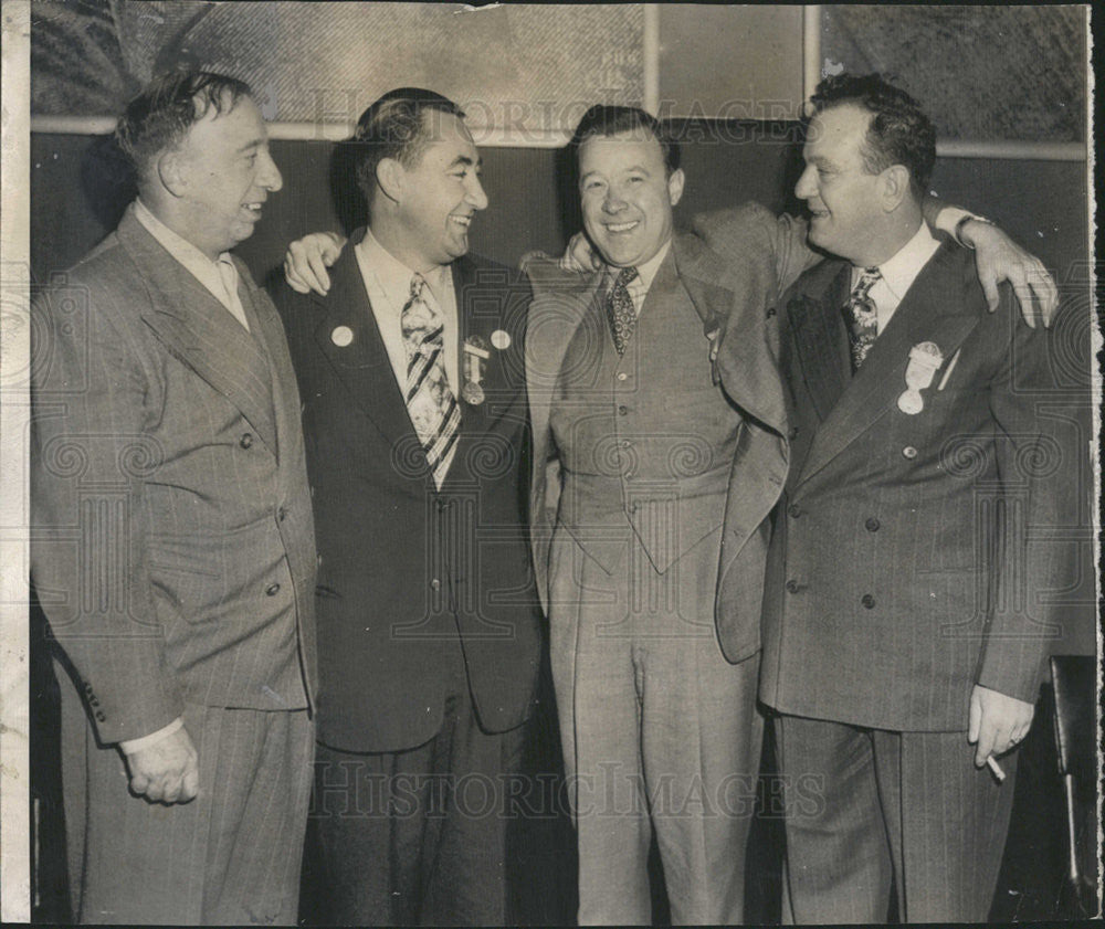 1947 Press Photo Atlantic City Reuter R J Thomas Vice President Richard John - Historic Images