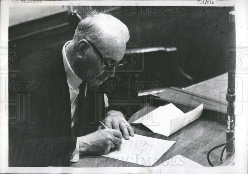 1961 Press Photo Ben S Rhodes Works New Reapportionment During Brief White House - Historic Images