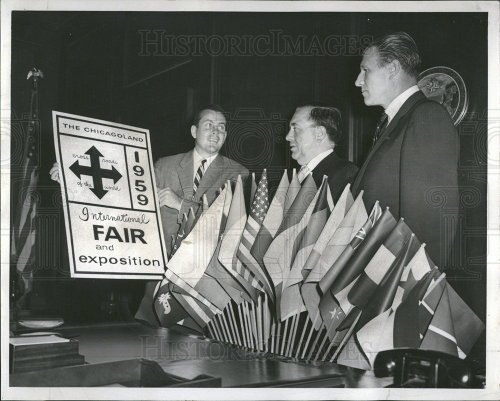 1957 Press Photo Richard Revnes Director of membership for Chicago Assn. - Historic Images