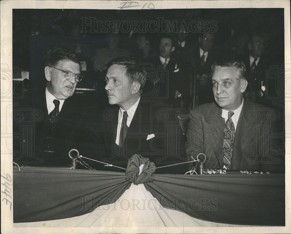 1945 Press Photo Mayor Kelly, Justice Douglas &amp; States Atty William - Historic Images