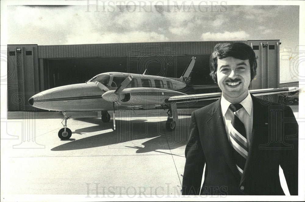 1980 Press Photo Jack Schelter Piper Aircraft Corporation Waukegan Airport - Historic Images