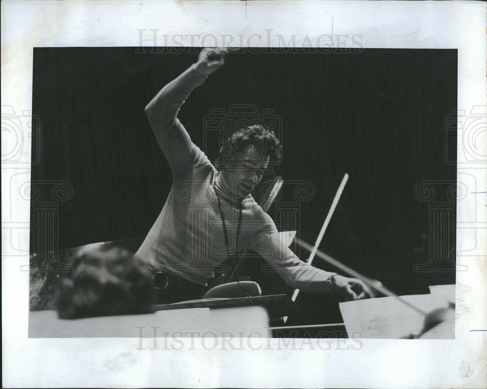 1975 Press Photo Kenneth Dewitt Schermerhorn American composer orchestra - Historic Images