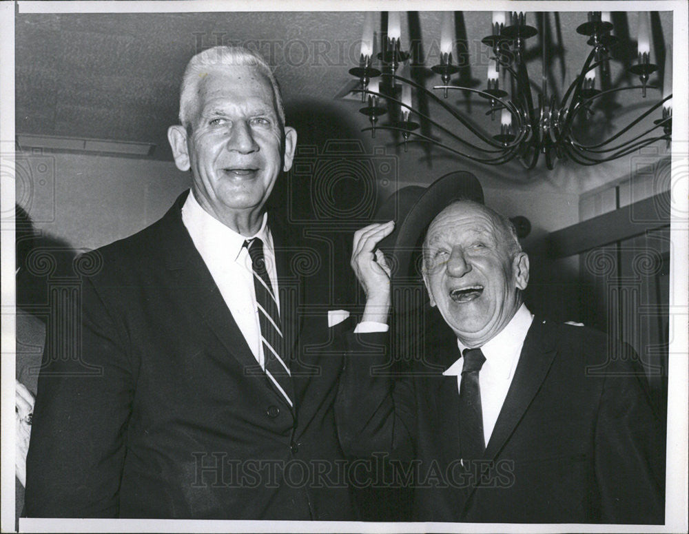 1966 Press Photo Jimmy Durante Paul Douglas Charles Percy Post Paddock Club - Historic Images