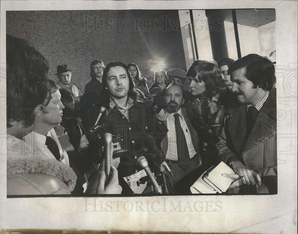 1975 Press Photo Douglas Durham FBI Informant Kenneth Tilsen Lawyer Chicago - Historic Images