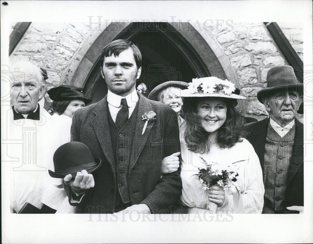 1975 Press Photo Keith Drinkel and Jane Carr stars on &quot;The Higgler&quot; - Historic Images