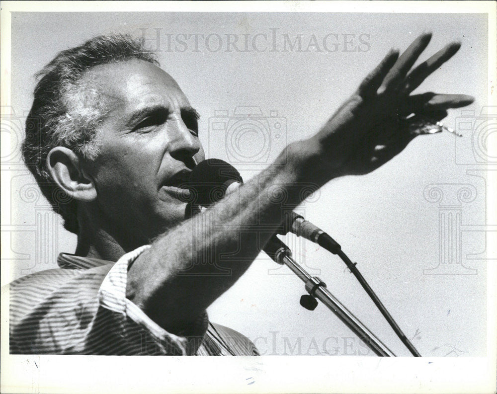 1982 Press Photo Peace activist Daniel Ellsberg anti-nuclear rally Lincoln Park - Historic Images