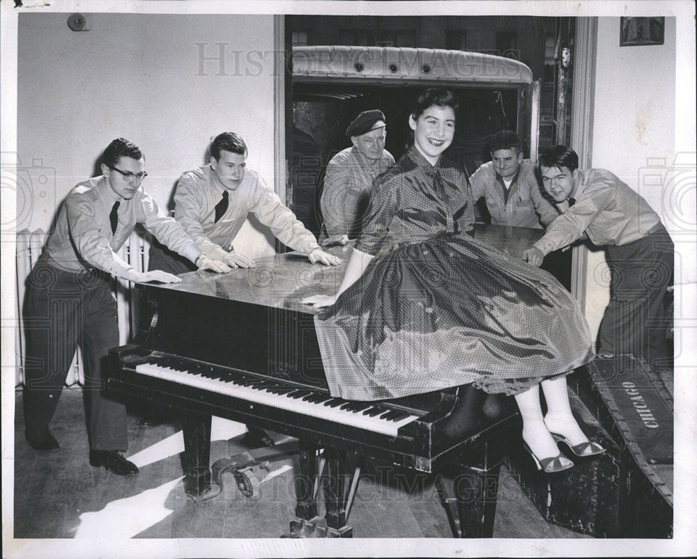 1958 Press Photo Soloist Rein Arrives with Grand Piano for Concert at Roosevelt - Historic Images