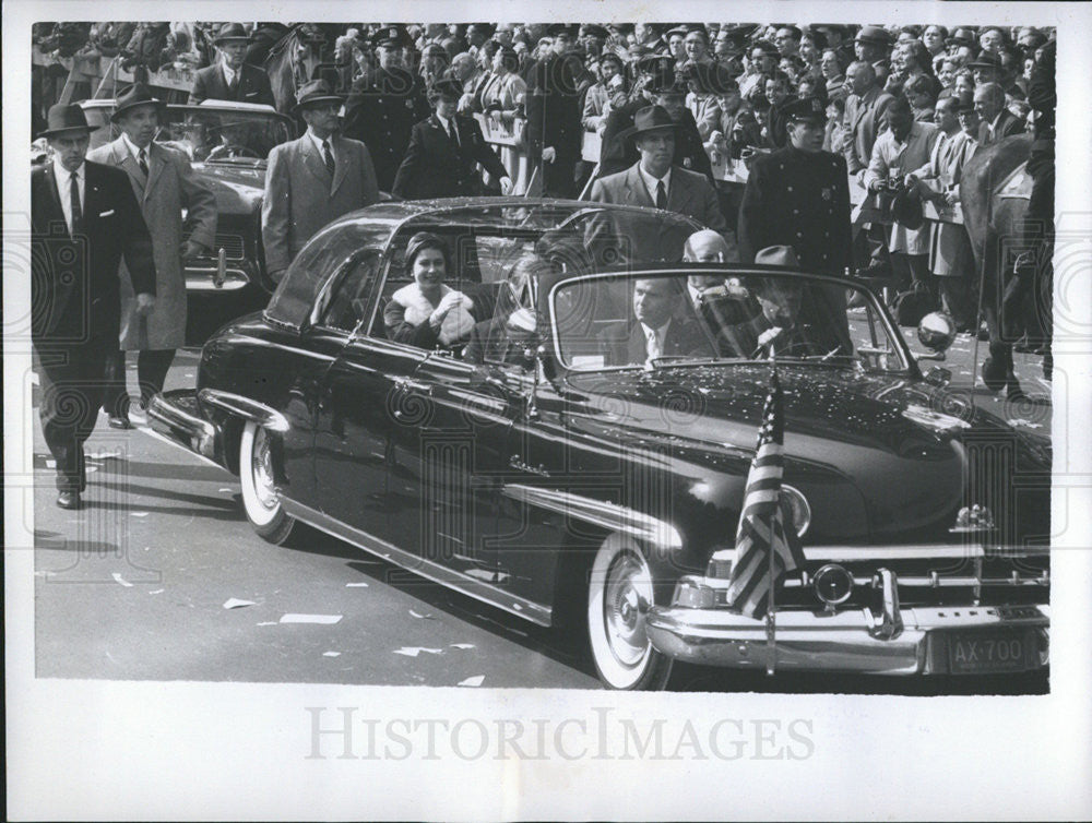 1957 Press Photo Queen Elizabeth New York Governor Averell Harriman Patterson - Historic Images