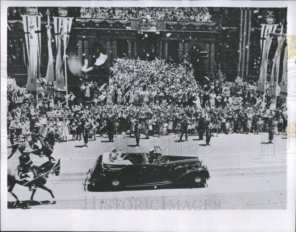 1954  Press Photo Queen Elisabeth II   Prince Phillip - Historic Images