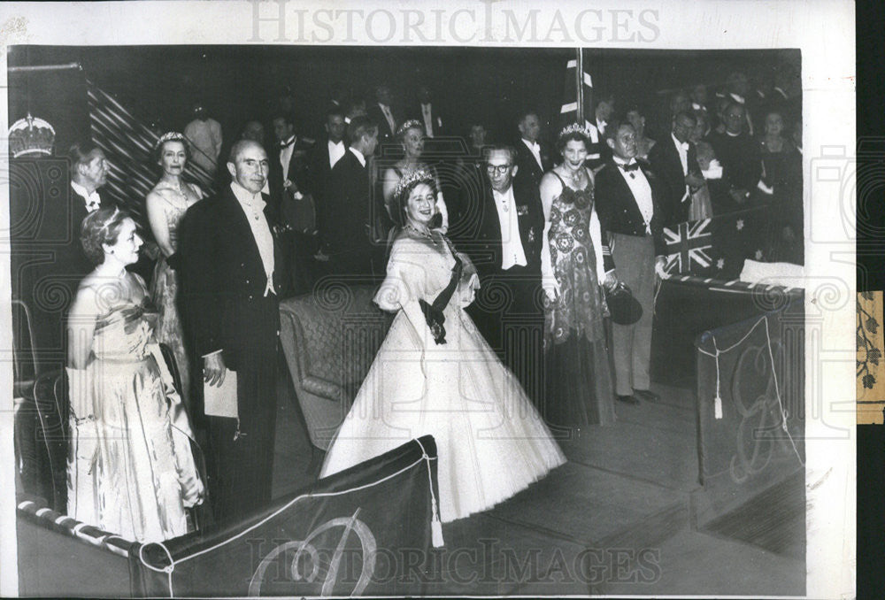 1954 Press Photo Queen Mother Elizabeth Commonwealth Ball New York - Historic Images