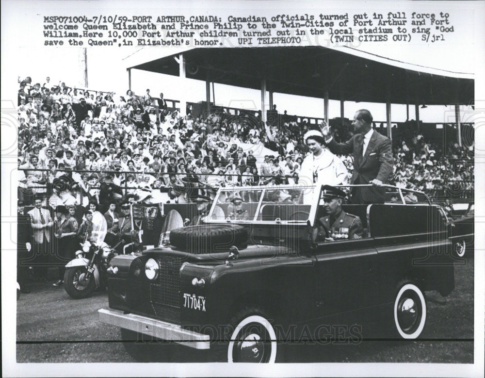 1959 Press Photo Queen Elizabeth being Welcomed to Canada - Historic Images