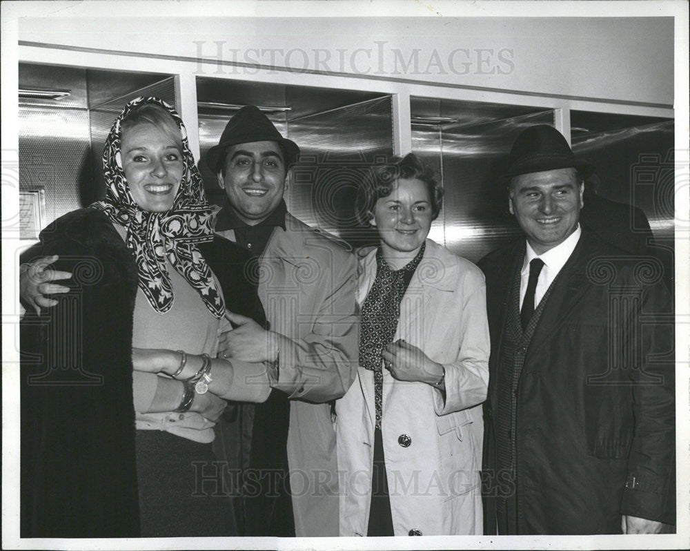 1965 Press Photo Italian Tenor Renato Cioni Piero De Palma O&#39;Hare Field - Historic Images