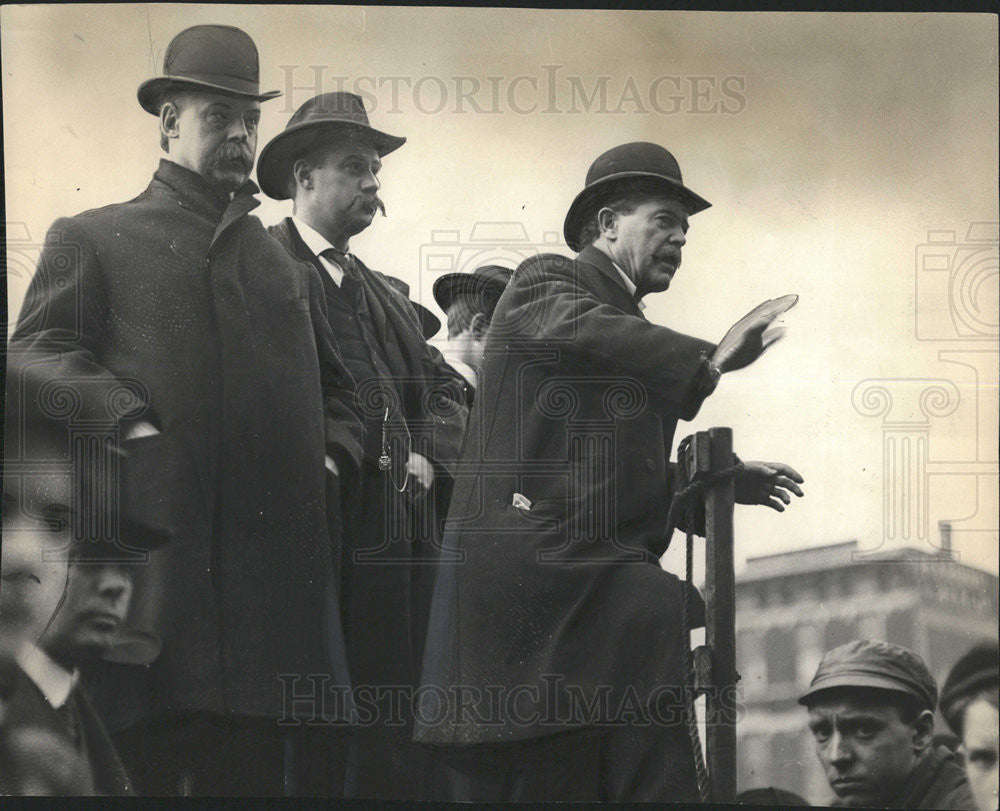 1937 Press Photo This Typical Old Campaign Scene was Photographed While Dunne - Historic Images