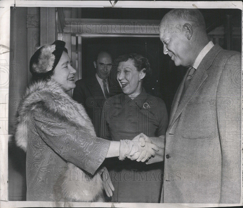 1954 Press Photo Queen Mother Elizabeth Farewell President Mrs. Eisenhower Sir - Historic Images