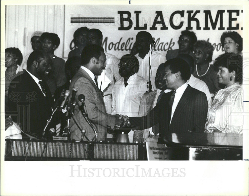 1986 Press Photo Rev. Jessie Jackson Shakes Hands With Jonathon Rogers - Historic Images